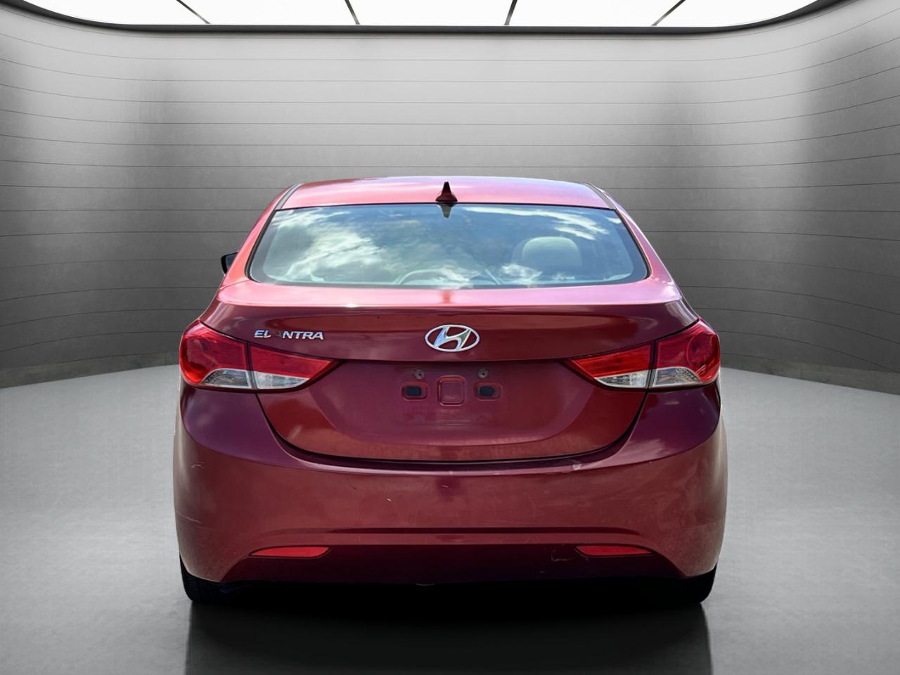 Hyundai Elantra GLS M/T 2013