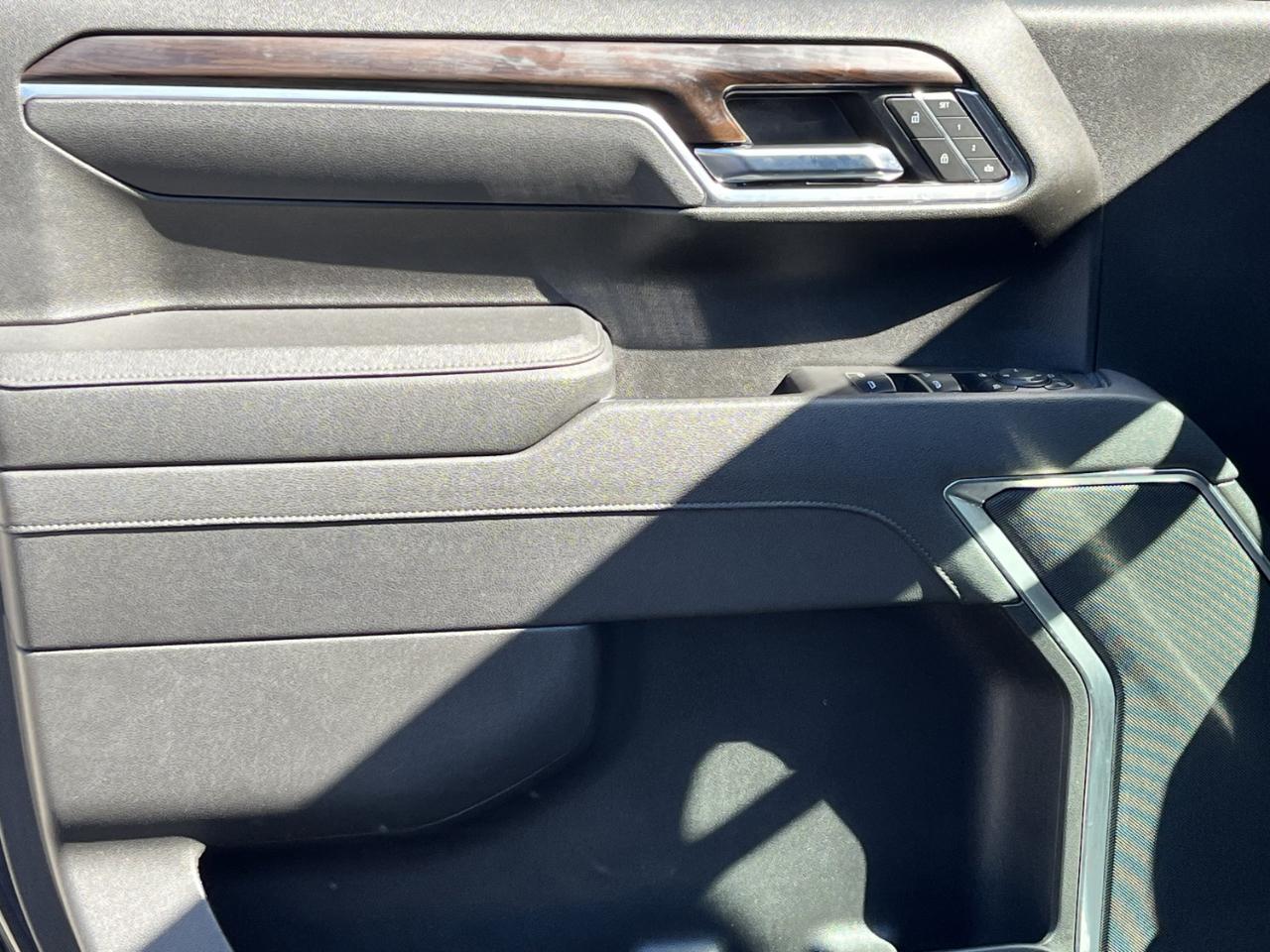 GMC Sierra 1500 SLT Crew Cab 2WD 2025