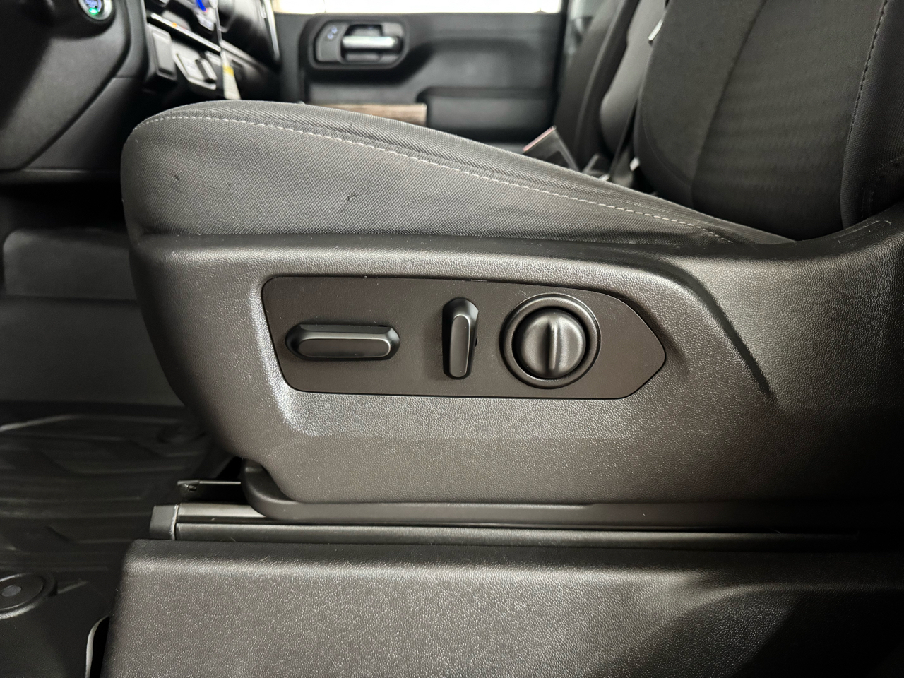 GMC Sierra 1500 SLE Double Cab 4WD 2021 GMC Sierra 1500 SLE Double Cab 4WD 2021