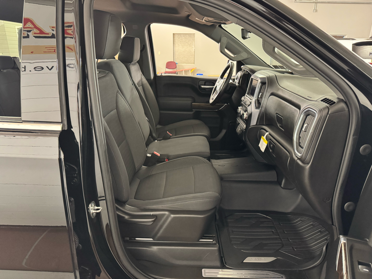 GMC Sierra 1500 SLE Double Cab 4WD 2021 GMC Sierra 1500 SLE Double Cab 4WD 2021