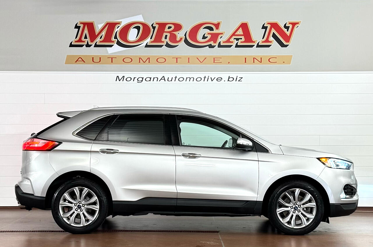 2019 Ford Edge Titanium photo 2