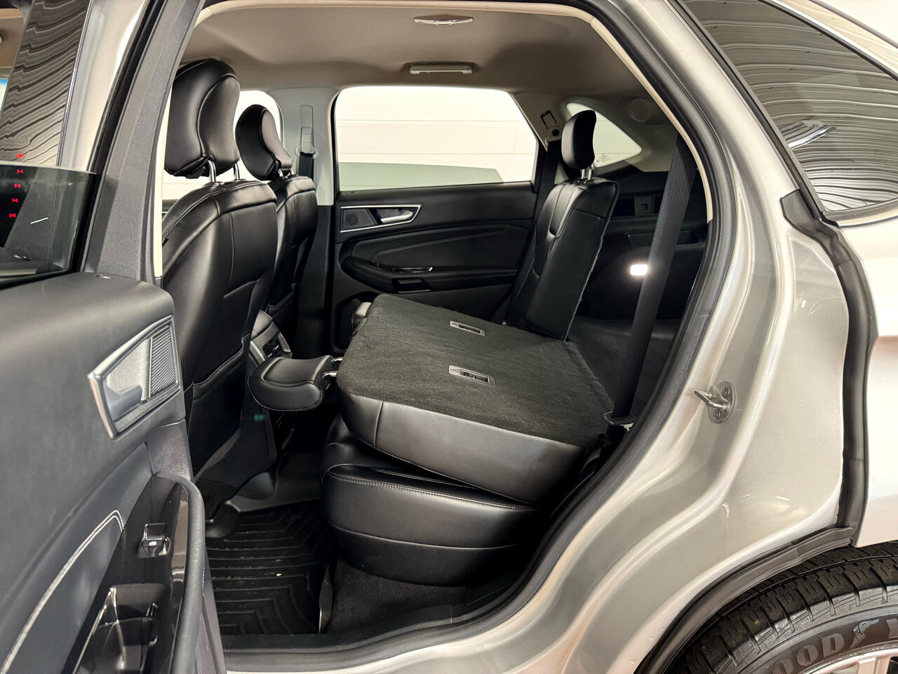 2019 Ford Edge Titanium photo 24