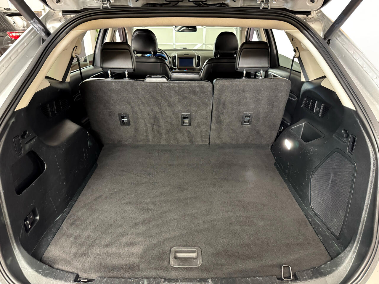 2019 Ford Edge Titanium photo 27