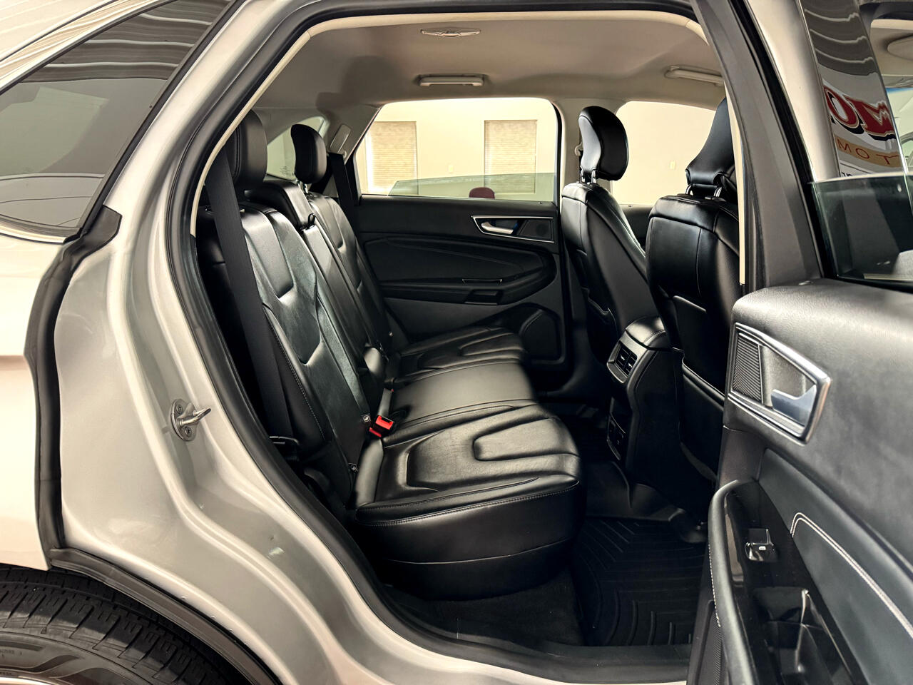 2019 Ford Edge Titanium photo 28