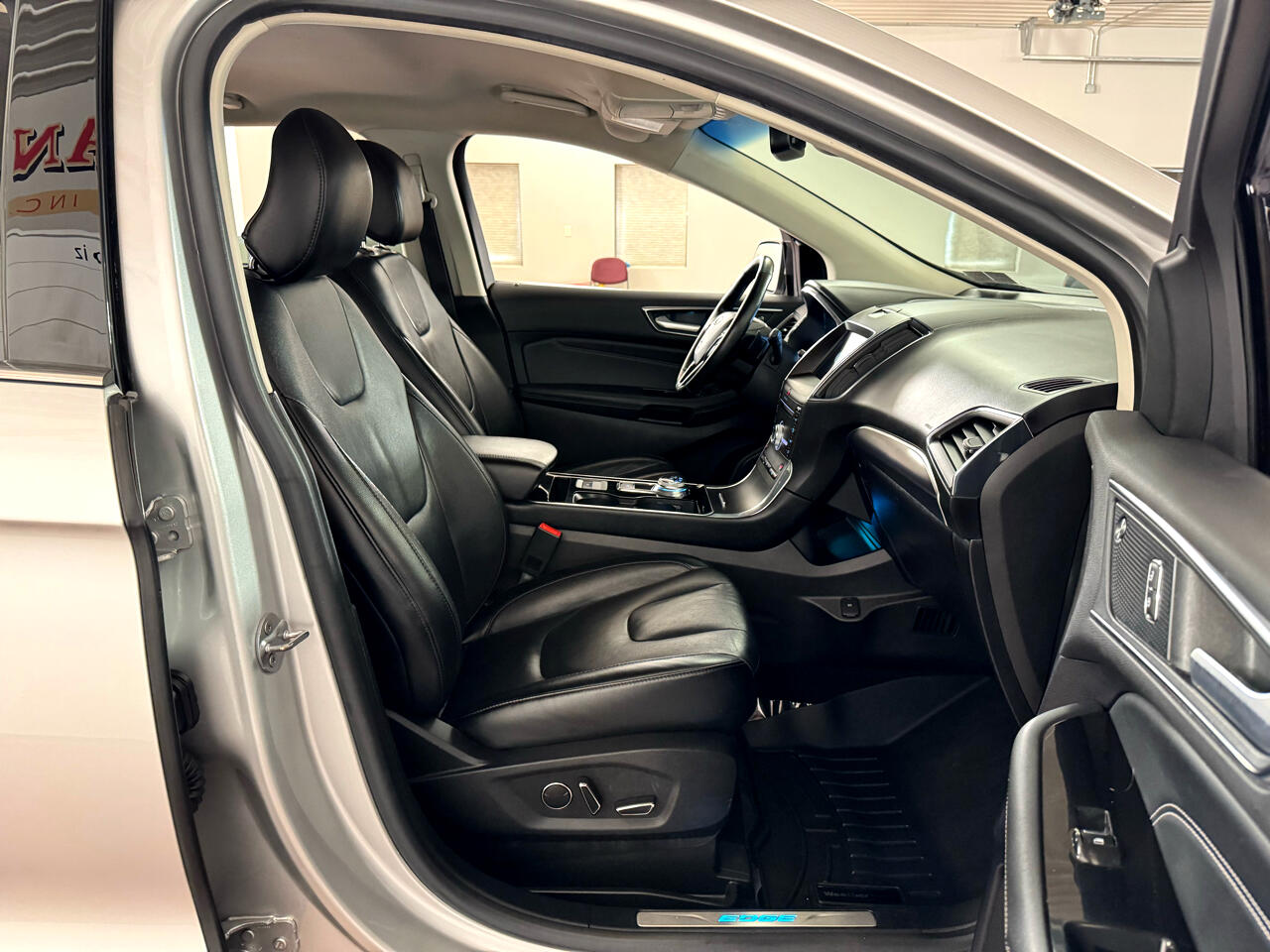 2019 Ford Edge Titanium photo 32