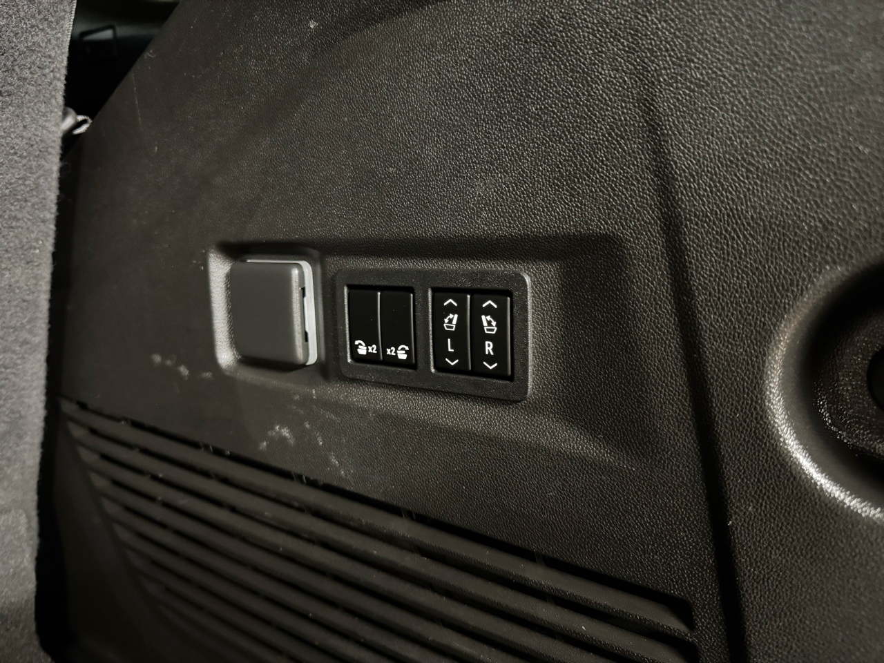 GMC Yukon AT4 4WD 2022 GMC Yukon AT4 4WD 2022