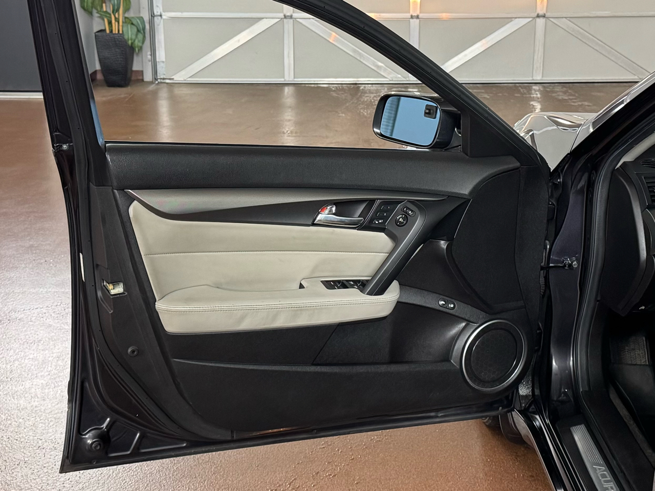 Acura TL 6-Speed AT SH-AWD with Tech Package 2012 Acura TL 6-Speed AT SH-AWD with Tech Package 2012