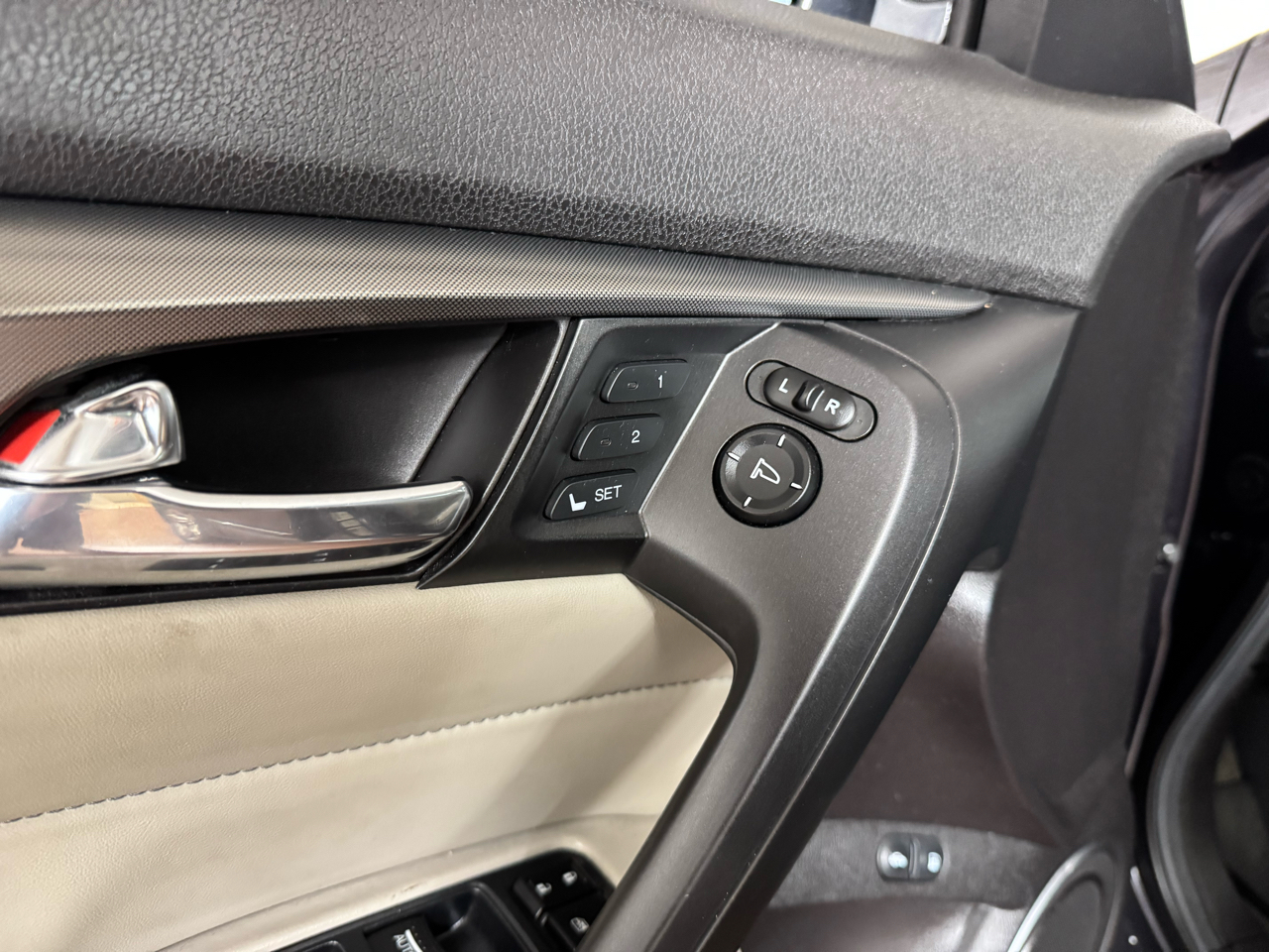 Acura TL 6-Speed AT SH-AWD with Tech Package 2012 Acura TL 6-Speed AT SH-AWD with Tech Package 2012