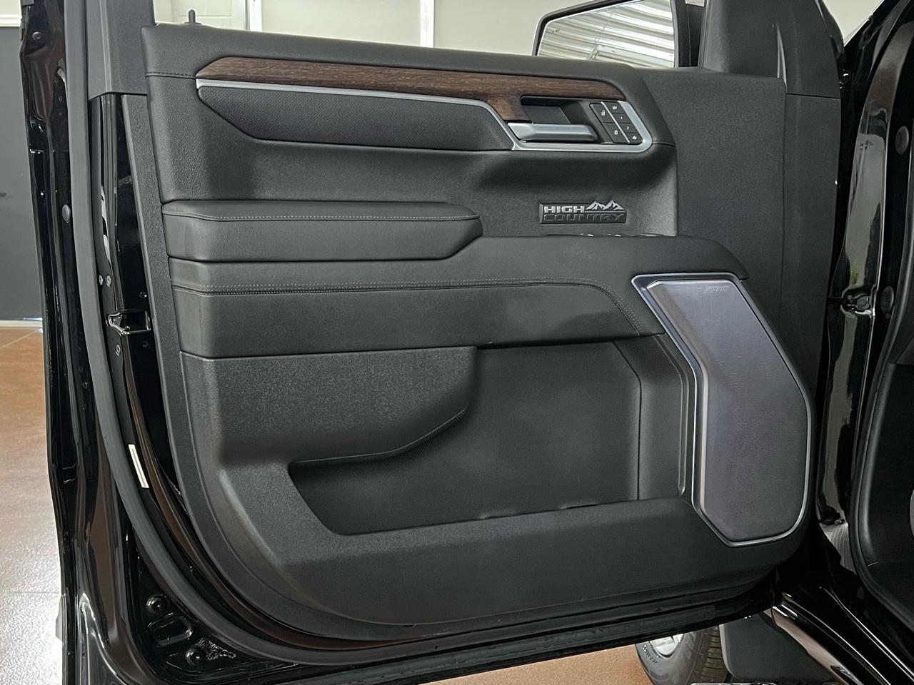 Chevrolet Silverado 1500 High Country Crew Cab 4WD 2022