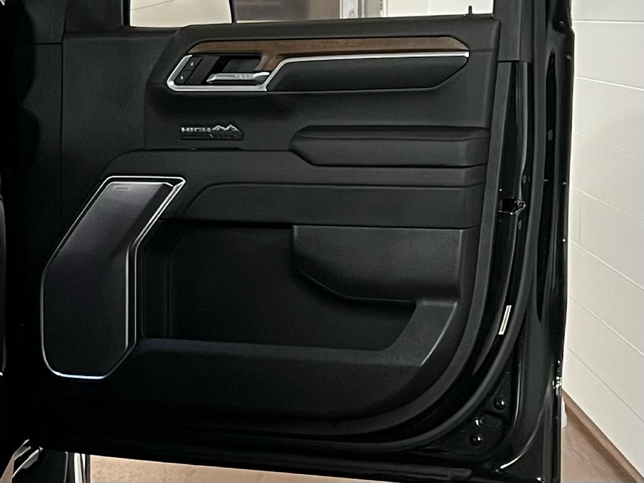 Chevrolet Silverado 1500 High Country Crew Cab 4WD 2022