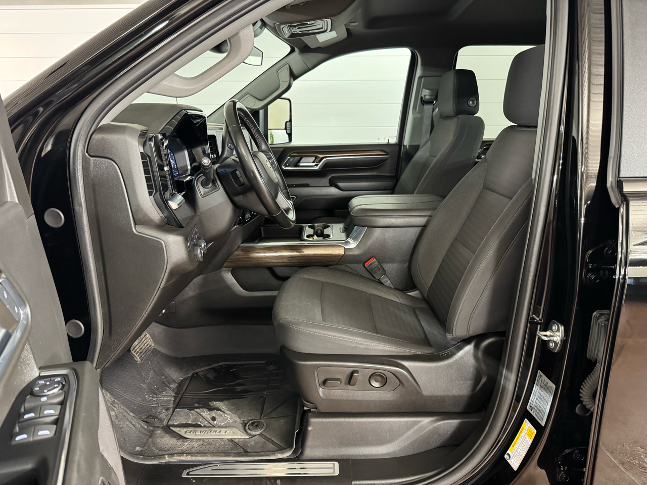 Chevrolet Silverado 2500HD LT Crew Cab 4WD 2024