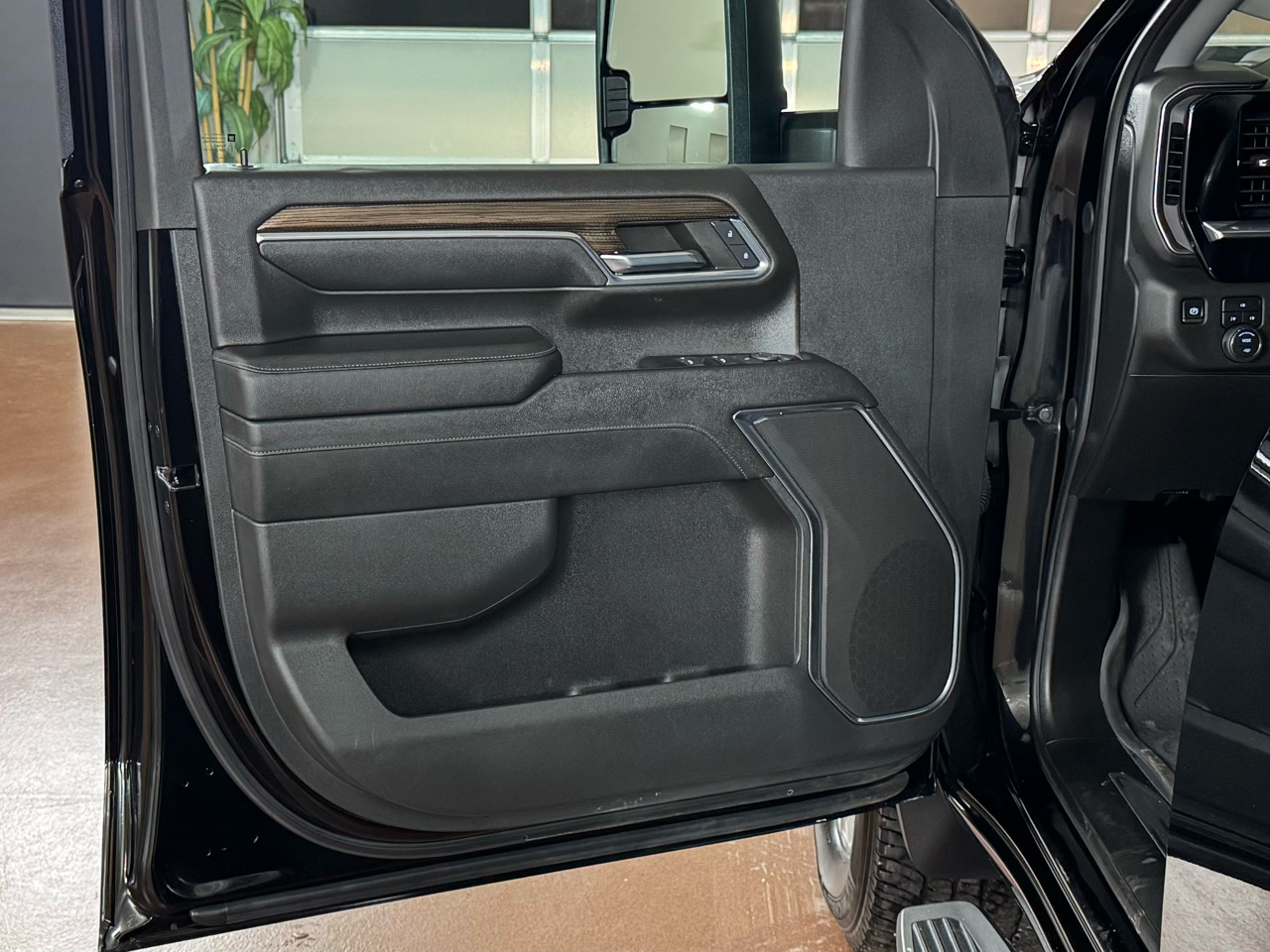 Chevrolet Silverado 2500HD LT Crew Cab 4WD 2024