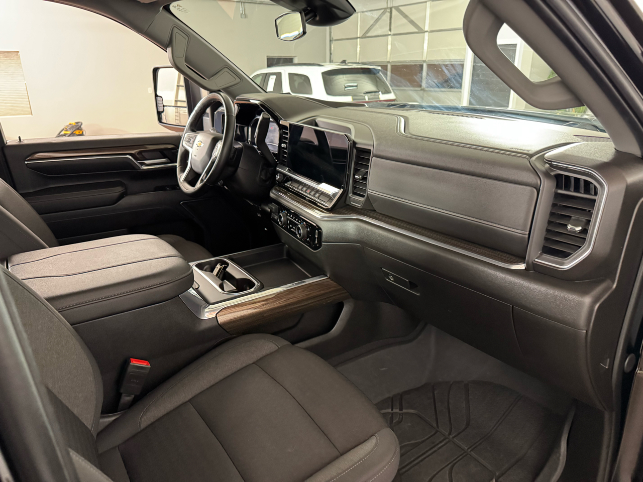 Chevrolet Silverado 2500HD LT Crew Cab 4WD 2024