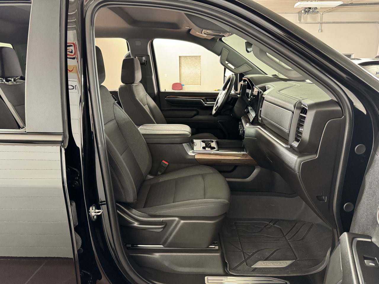 Chevrolet Silverado 2500HD LT Crew Cab 4WD 2024