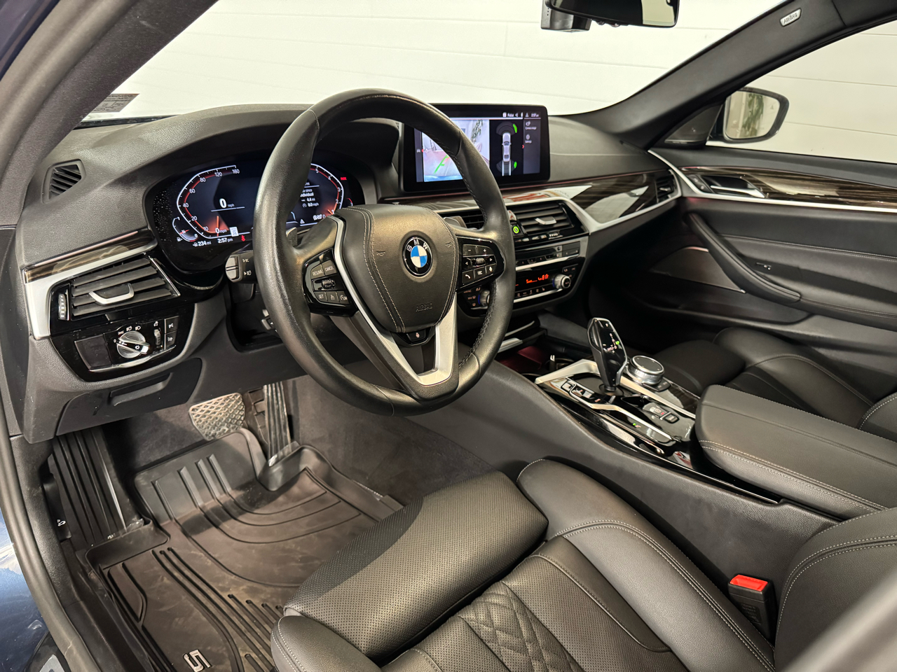 BMW 5-Series  2023