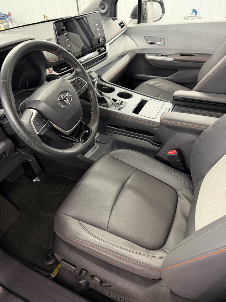 Toyota Sienna XSE 7-Passenger AWD 2022