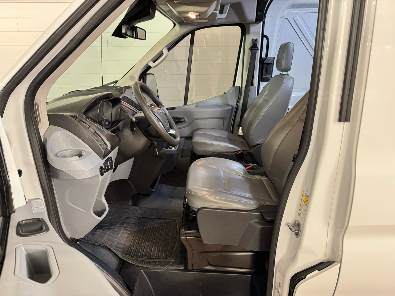 Ford Transit 150 Van Med. Roof w/Sliding Pass. 130-in. WB 2019