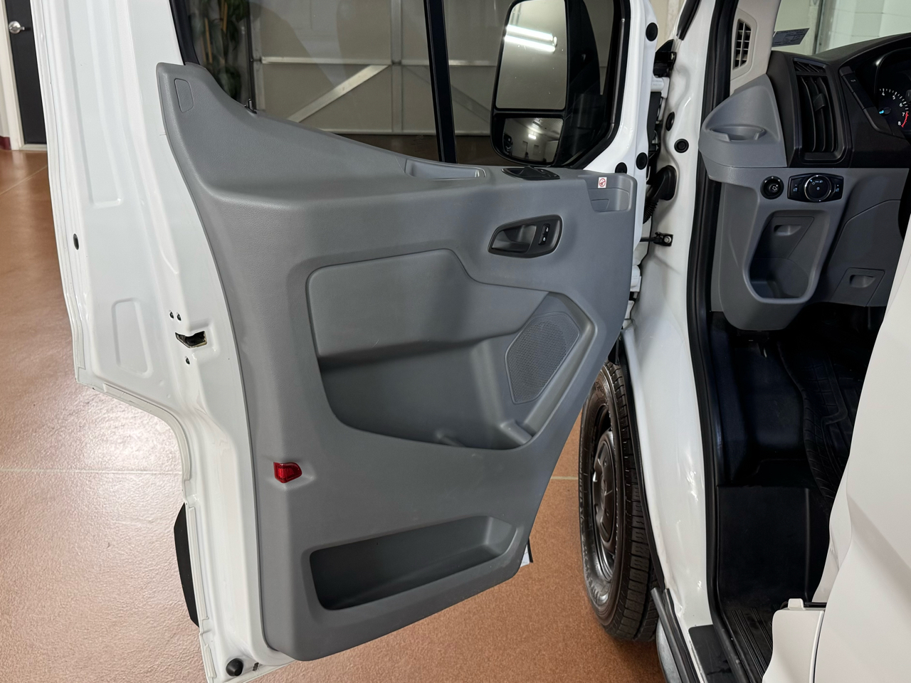 Ford Transit 150 Van Med. Roof w/Sliding Pass. 130-in. WB 2019