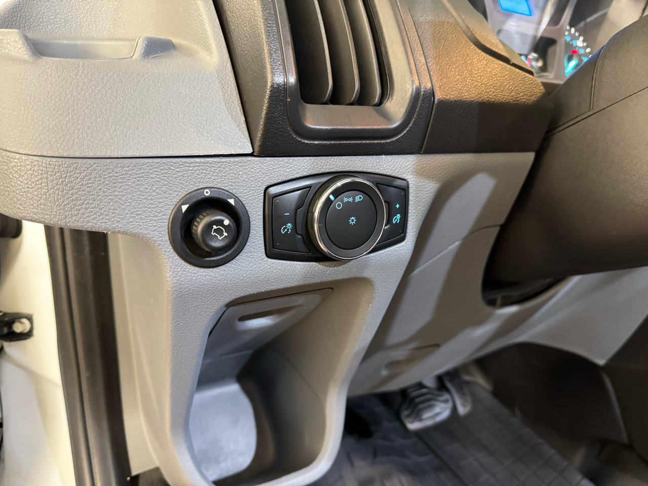 Ford Transit 150 Van Med. Roof w/Sliding Pass. 130-in. WB 2019