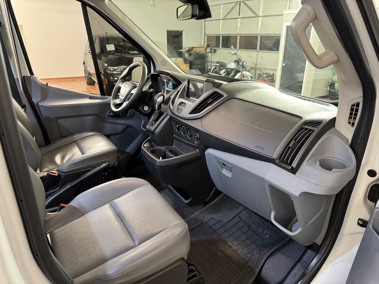 Ford Transit 150 Van Med. Roof w/Sliding Pass. 130-in. WB 2019