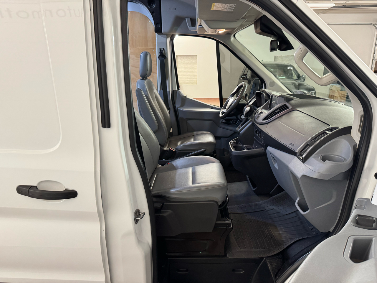 Ford Transit 150 Van Med. Roof w/Sliding Pass. 130-in. WB 2019
