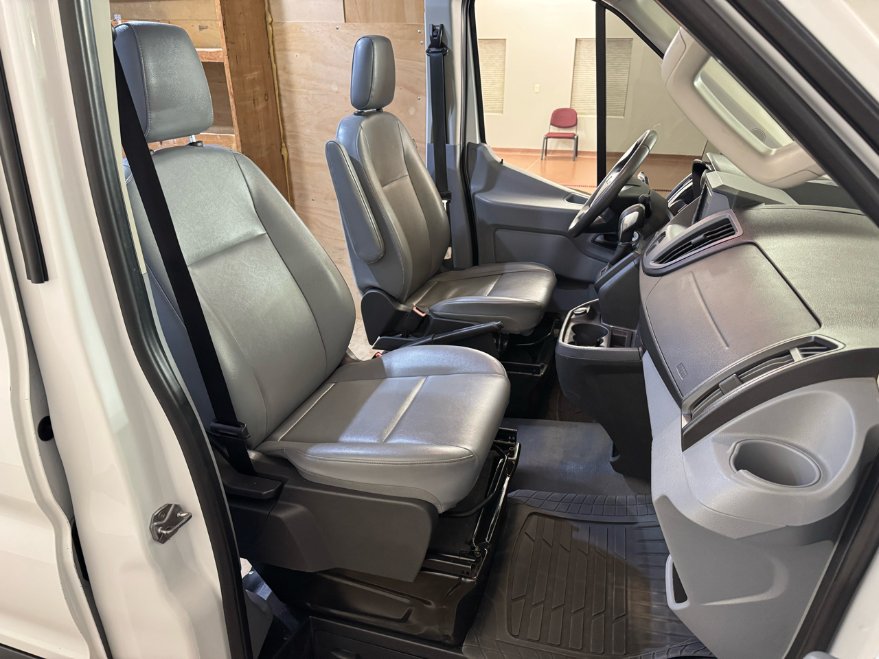 Ford Transit 150 Van Med. Roof w/Sliding Pass. 130-in. WB 2019