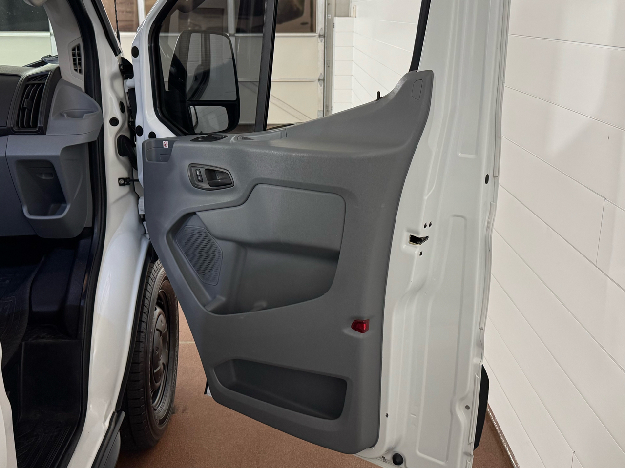 Ford Transit 150 Van Med. Roof w/Sliding Pass. 130-in. WB 2019