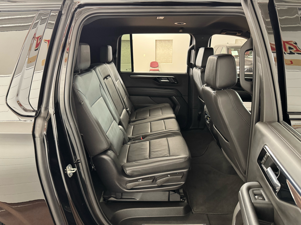 Chevrolet Suburban  2025