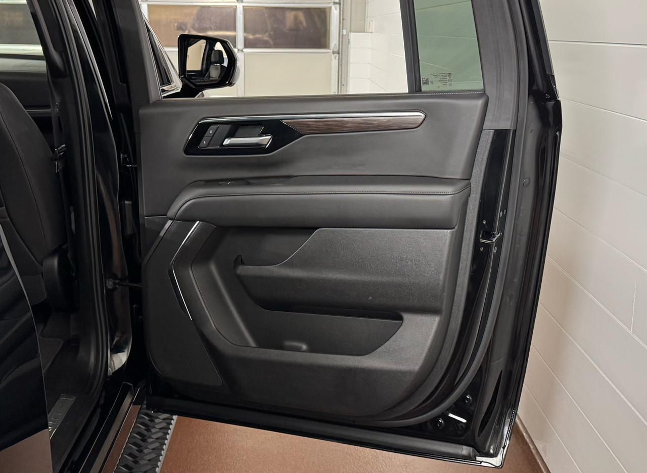 Chevrolet Suburban  2025