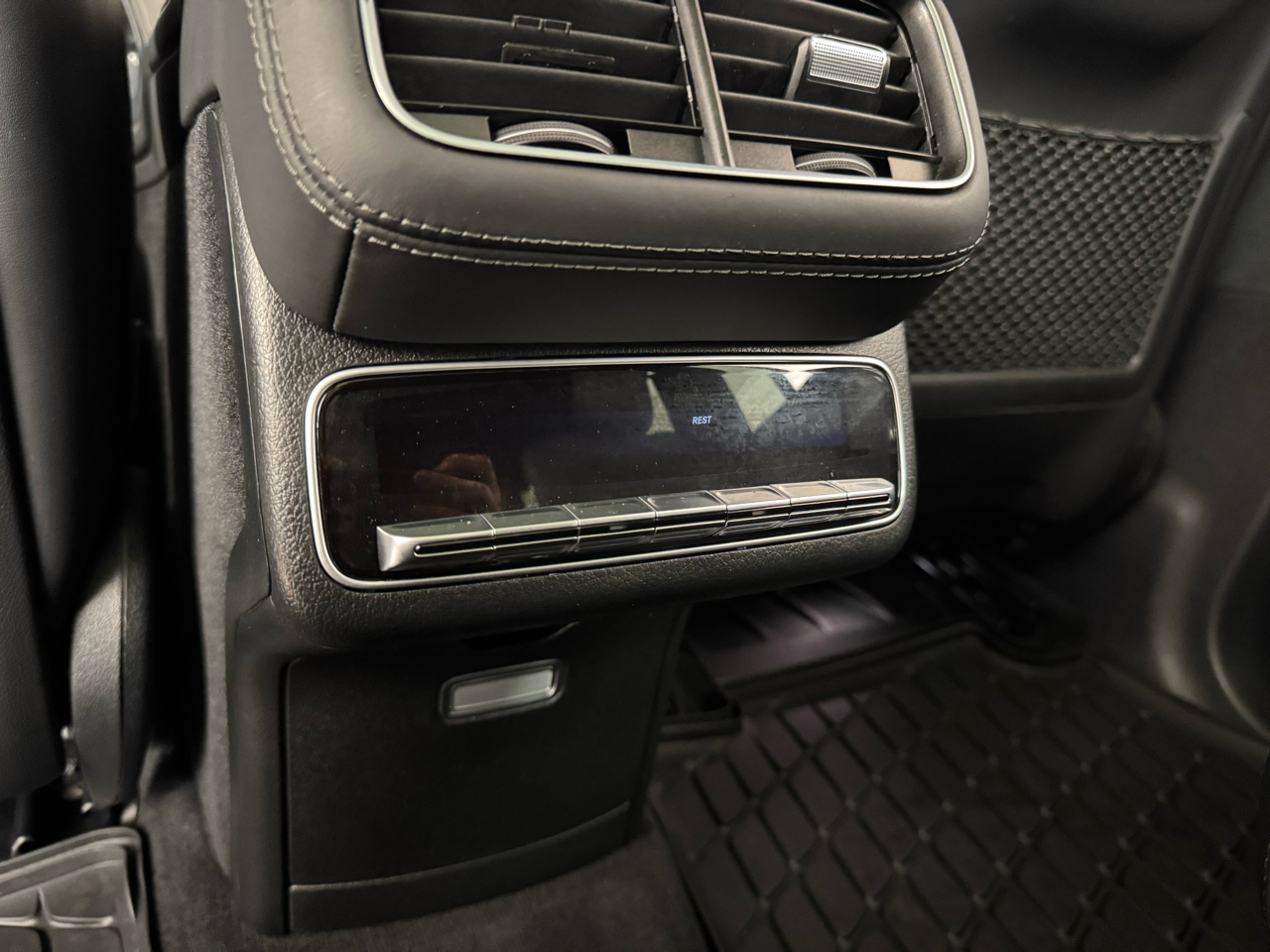 Mercedes-Benz GLS-Class  2024