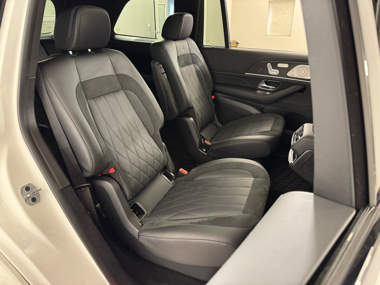 Mercedes-Benz GLS-Class  2024