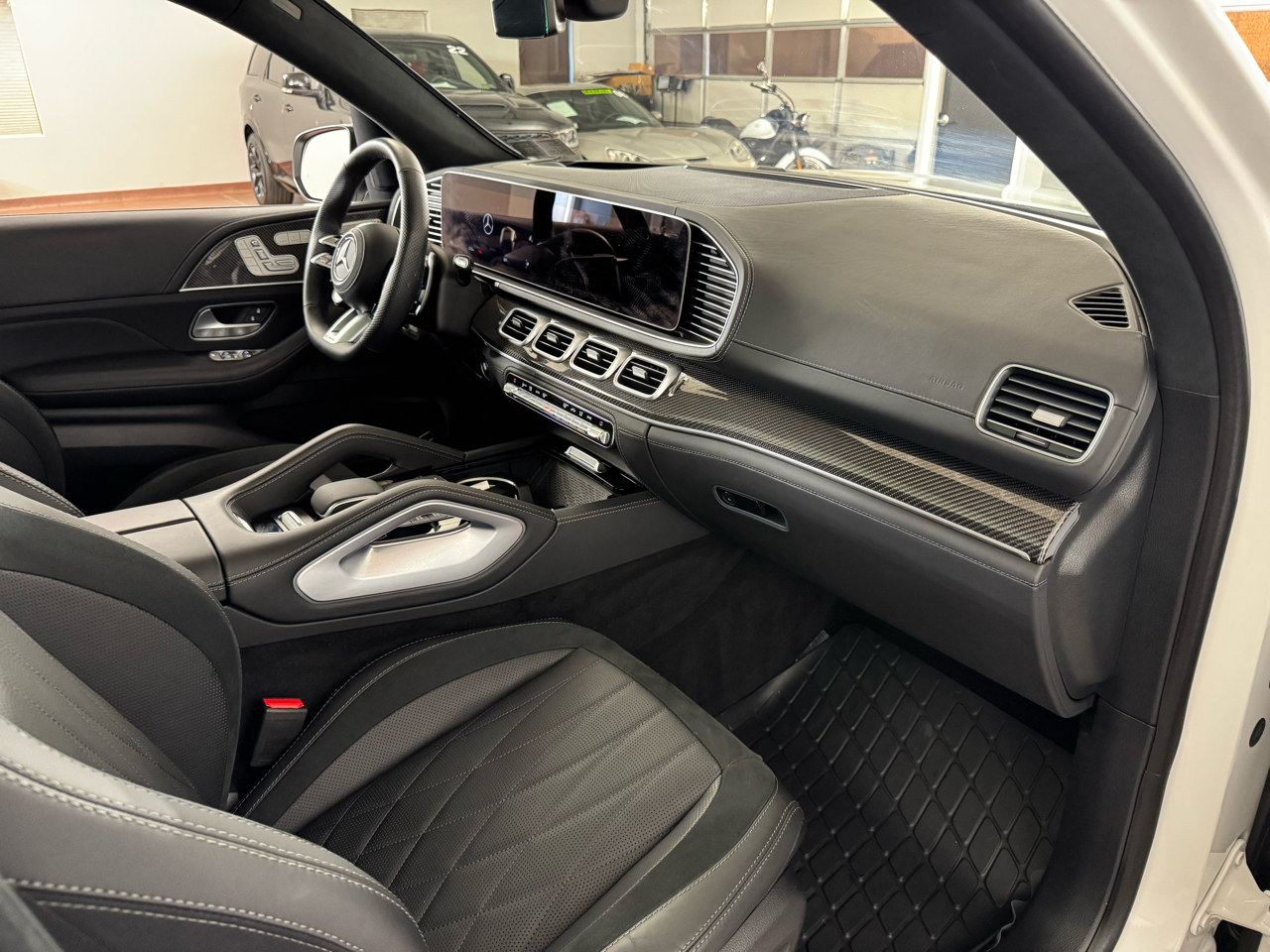 Mercedes-Benz GLS-Class  2024