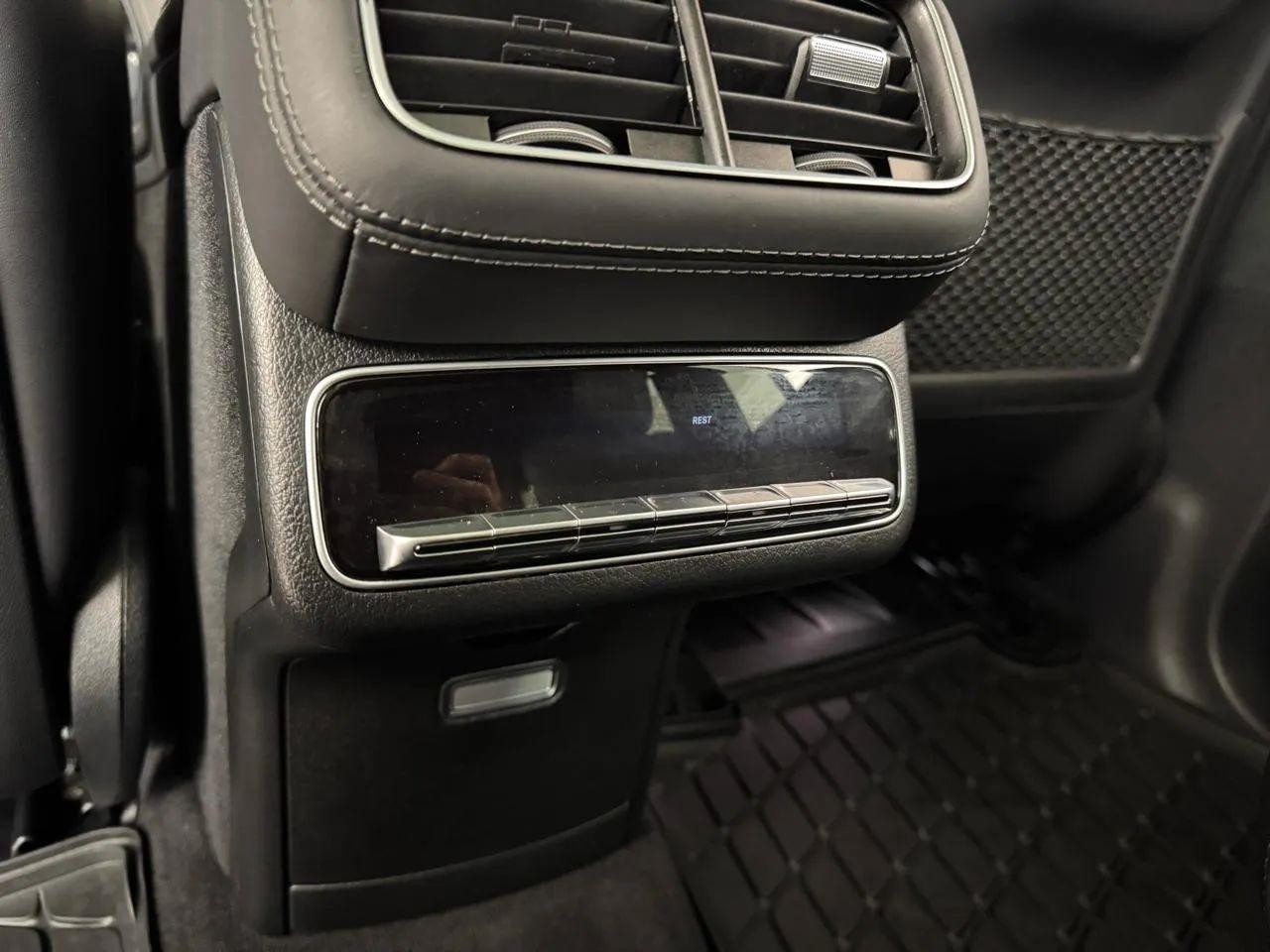 Mercedes-Benz GLS-Class  2024
