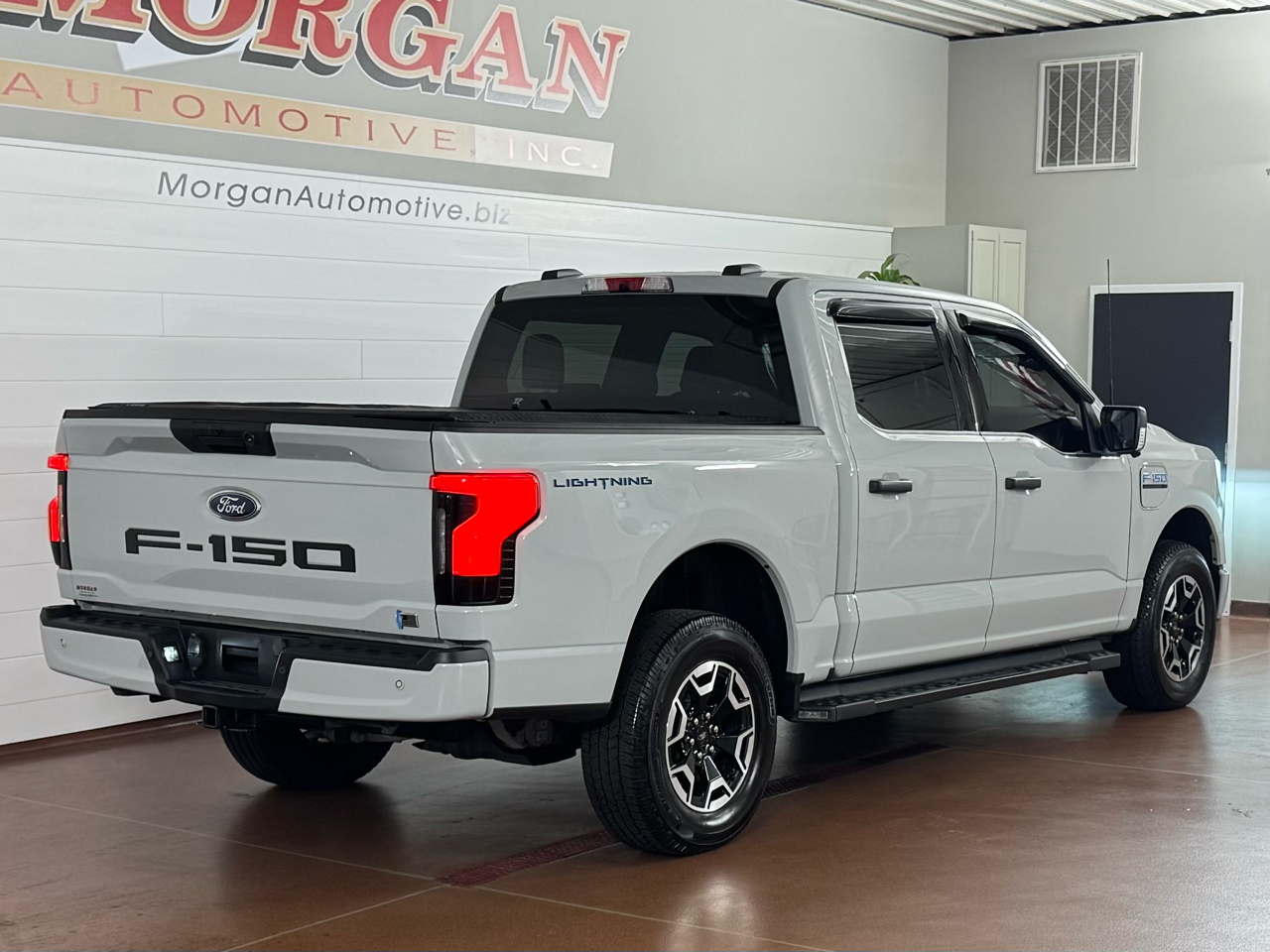 Ford F-150 Lightning  2023