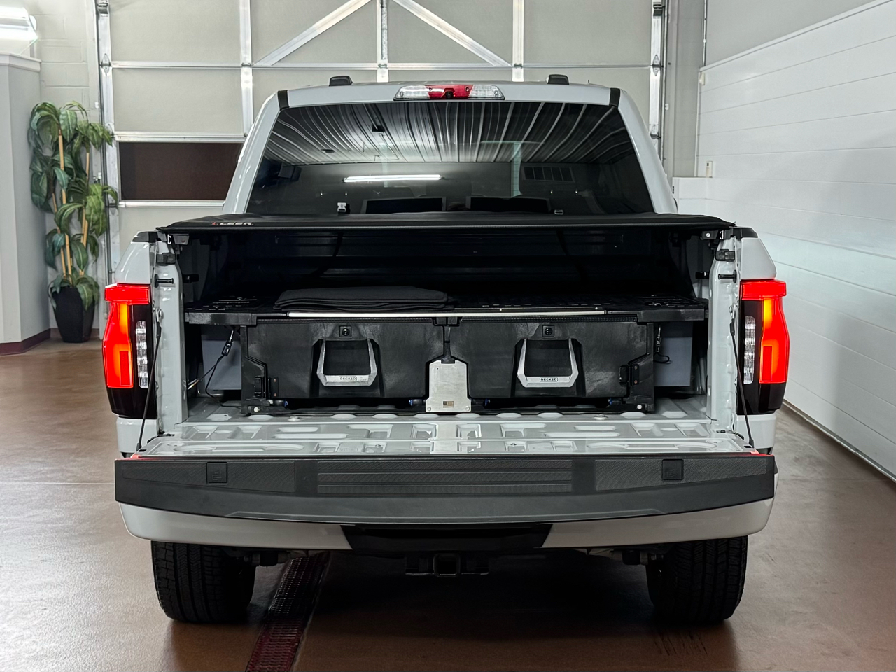 Ford F-150 Lightning  2023