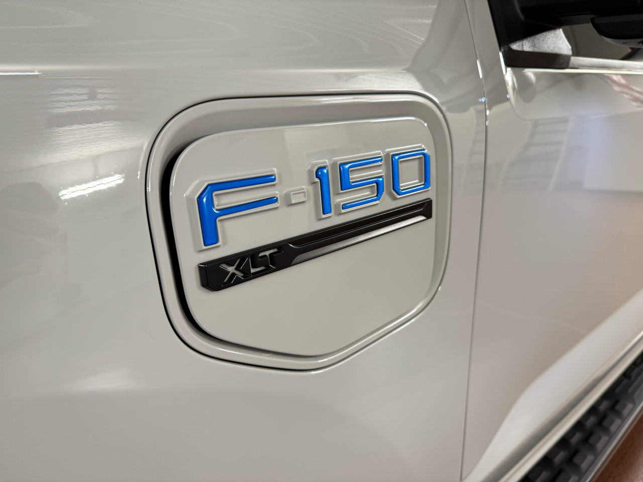 Ford F-150 Lightning  2023