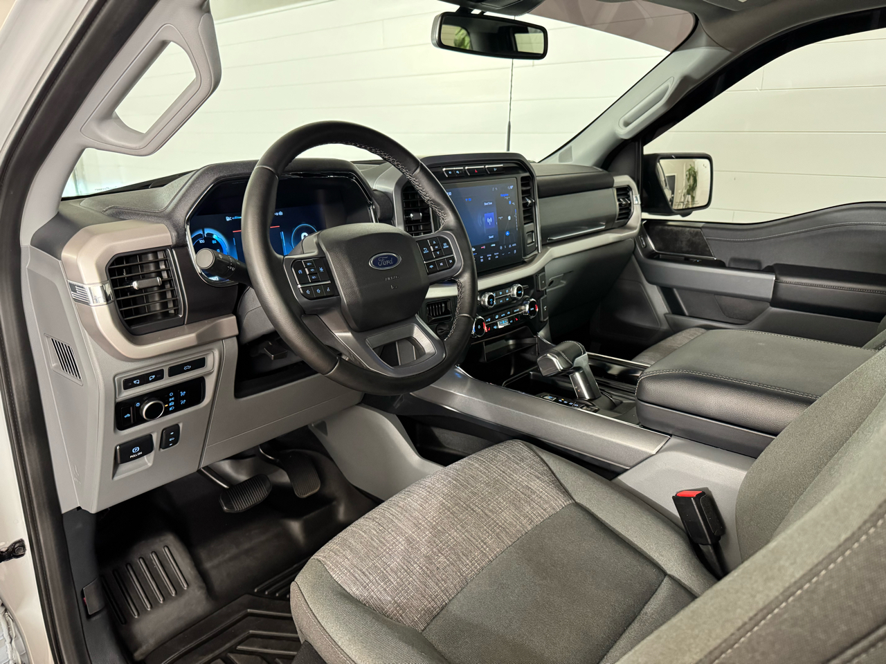 Ford F-150 Lightning  2023