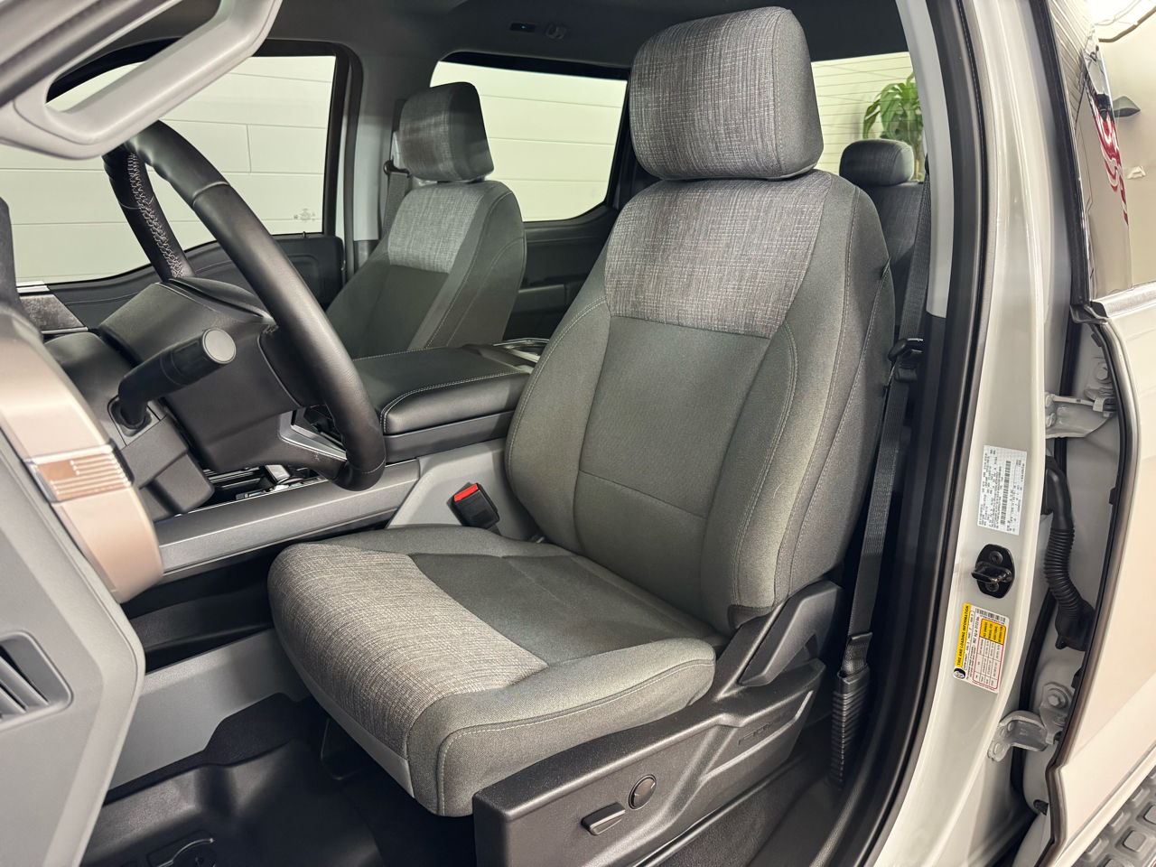 Ford F-150 Lightning  2023