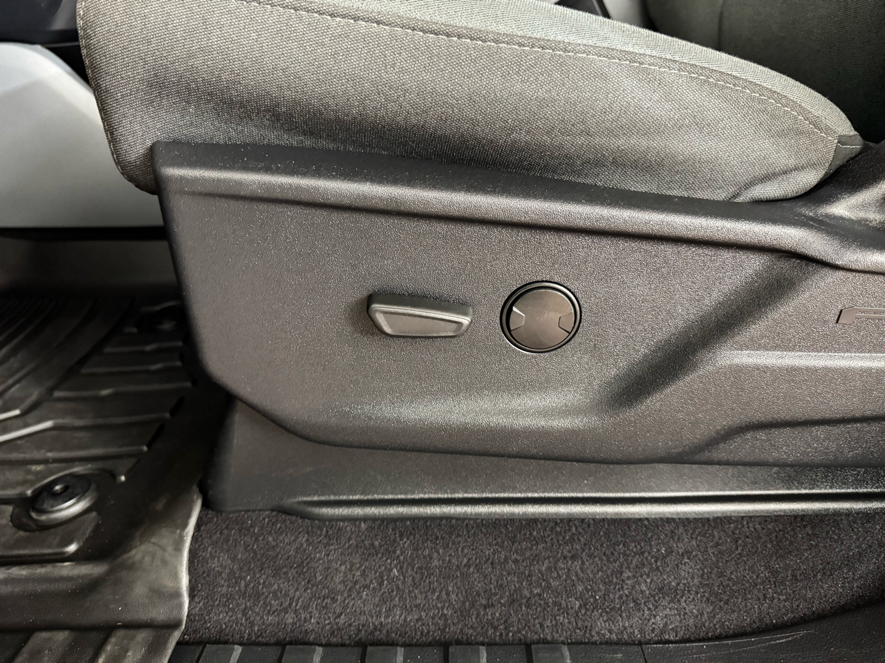 Ford F-150 Lightning  2023