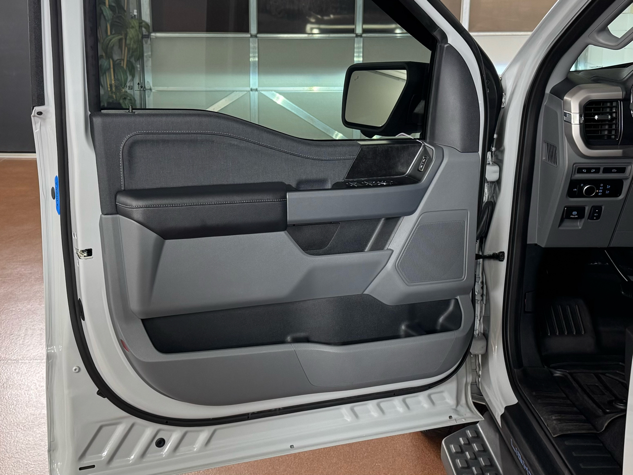 Ford F-150 Lightning  2023