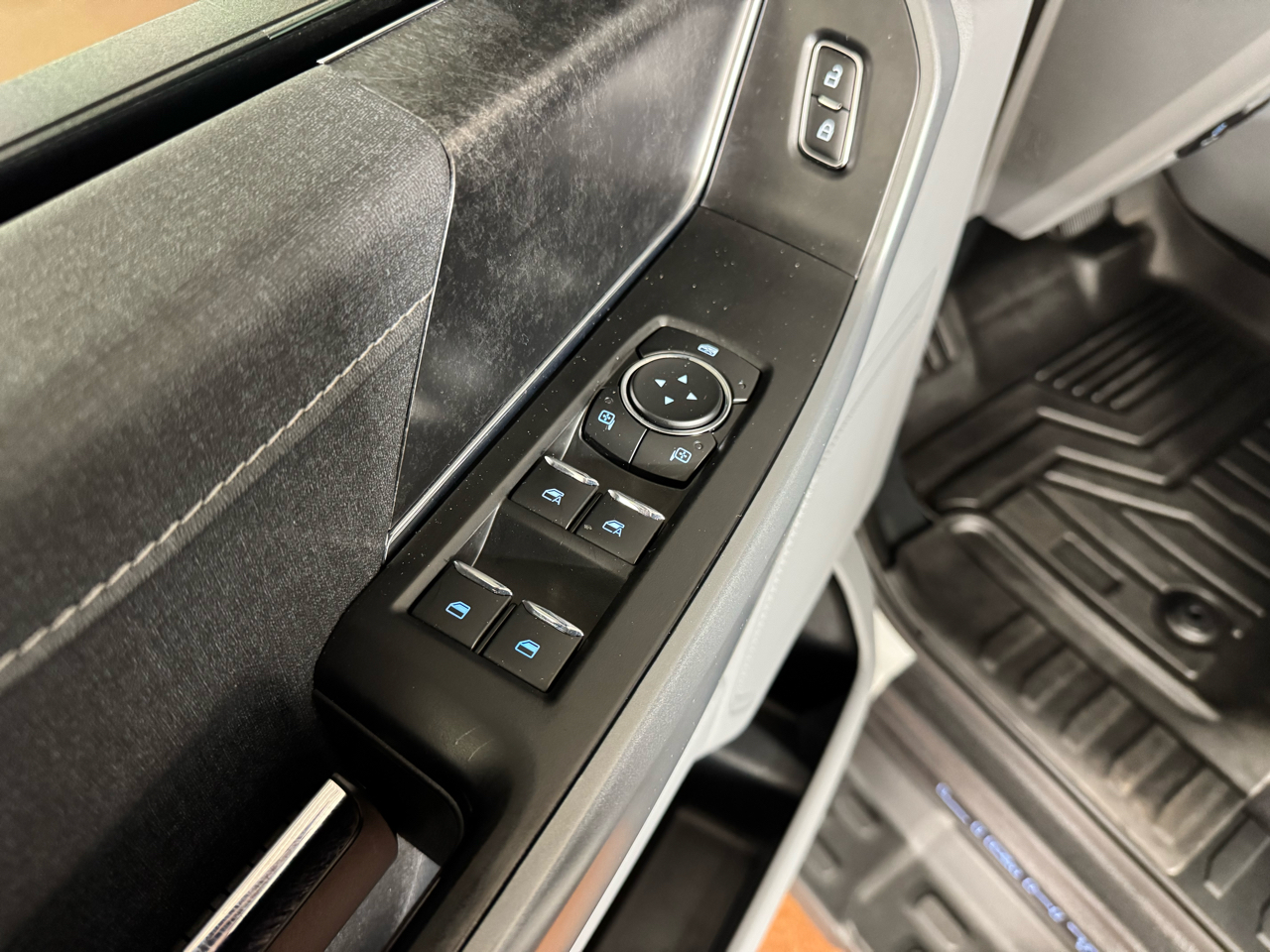 Ford F-150 Lightning  2023