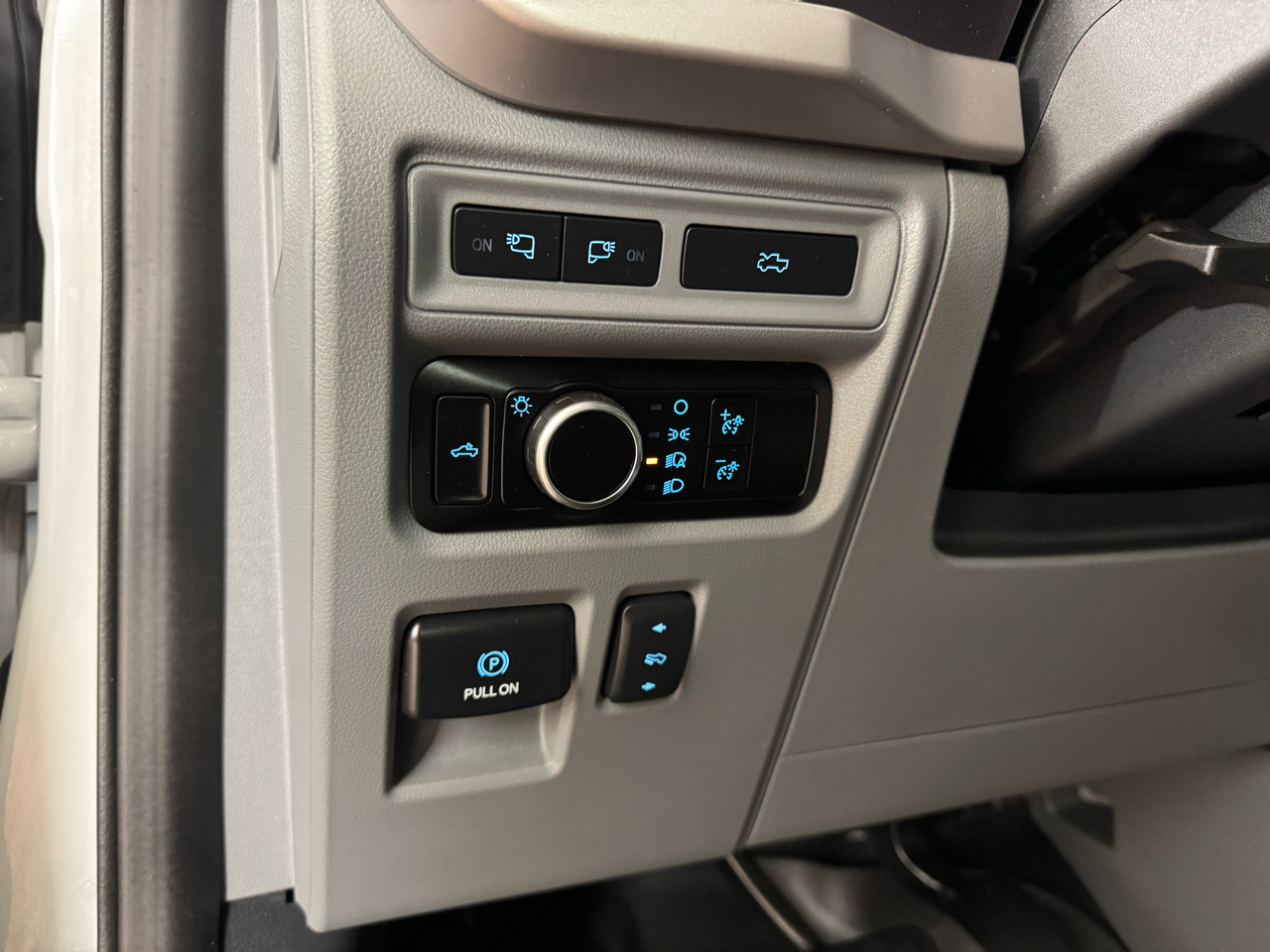 Ford F-150 Lightning  2023