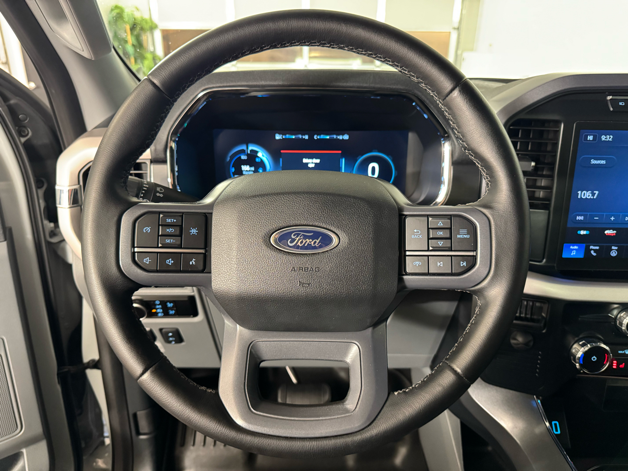 Ford F-150 Lightning  2023