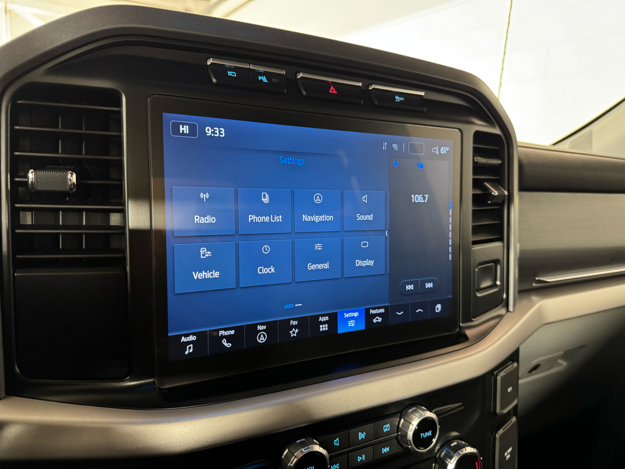 Ford F-150 Lightning  2023