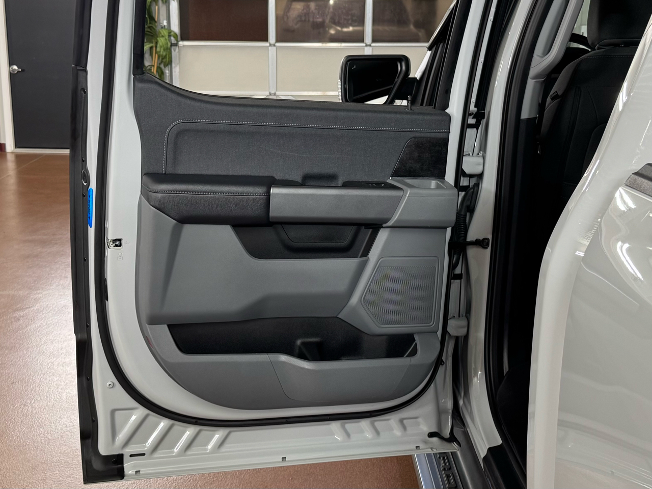 Ford F-150 Lightning  2023