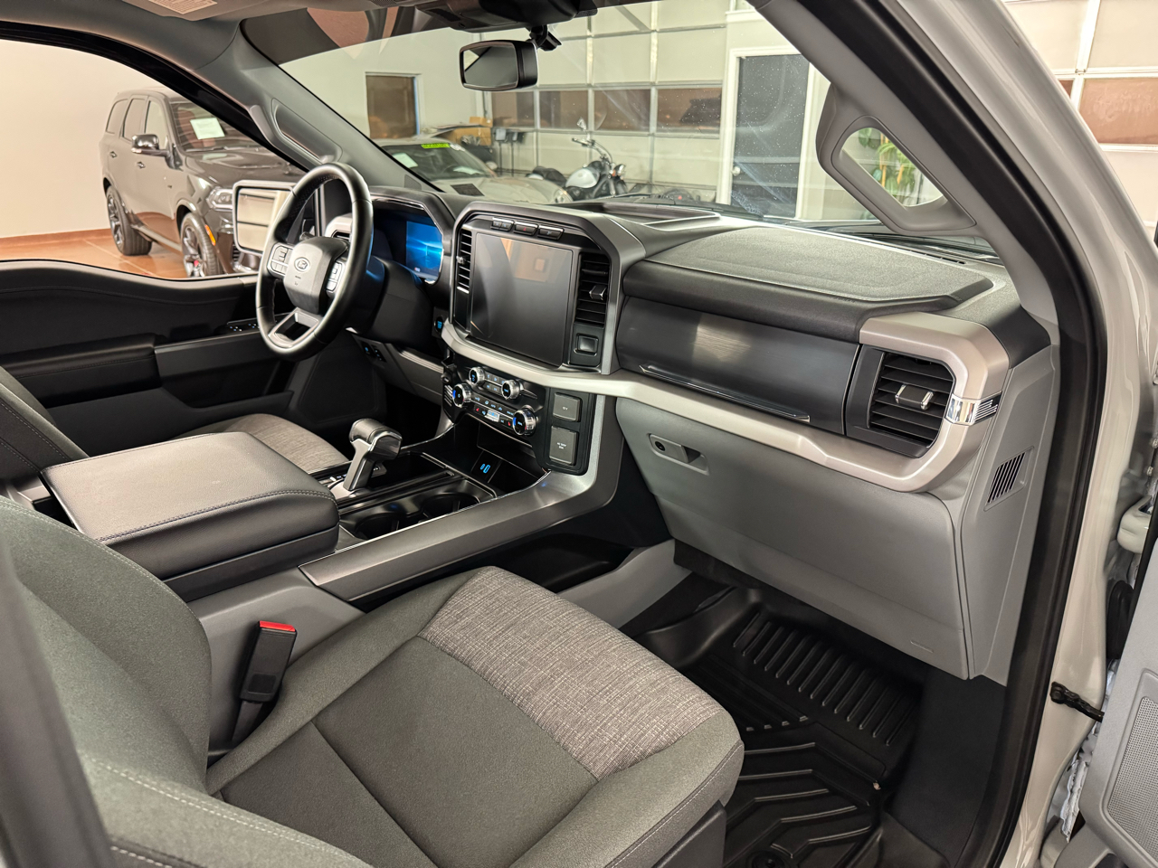 Ford F-150 Lightning  2023