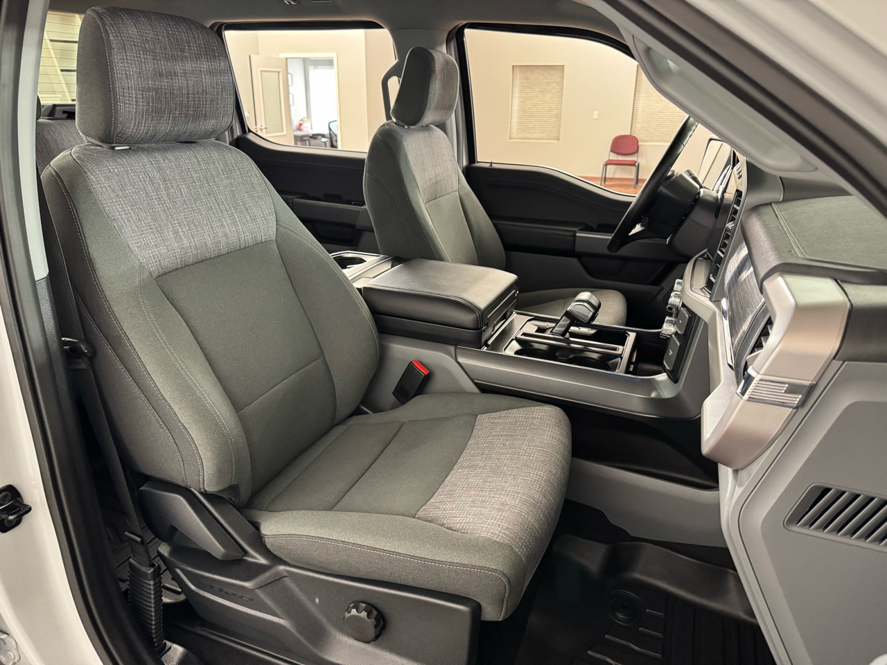 Ford F-150 Lightning  2023