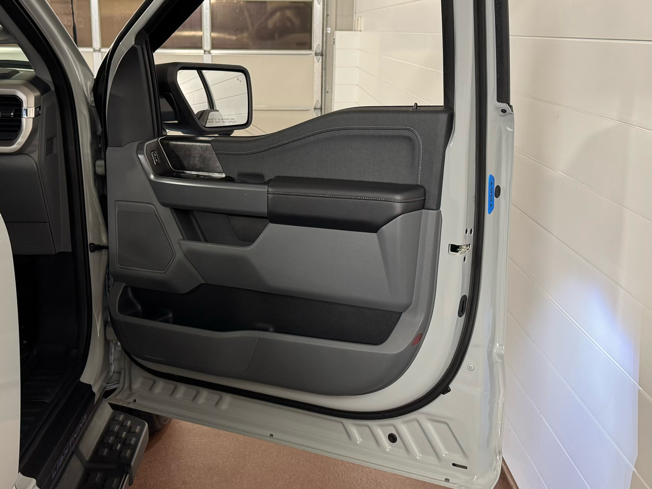 Ford F-150 Lightning  2023