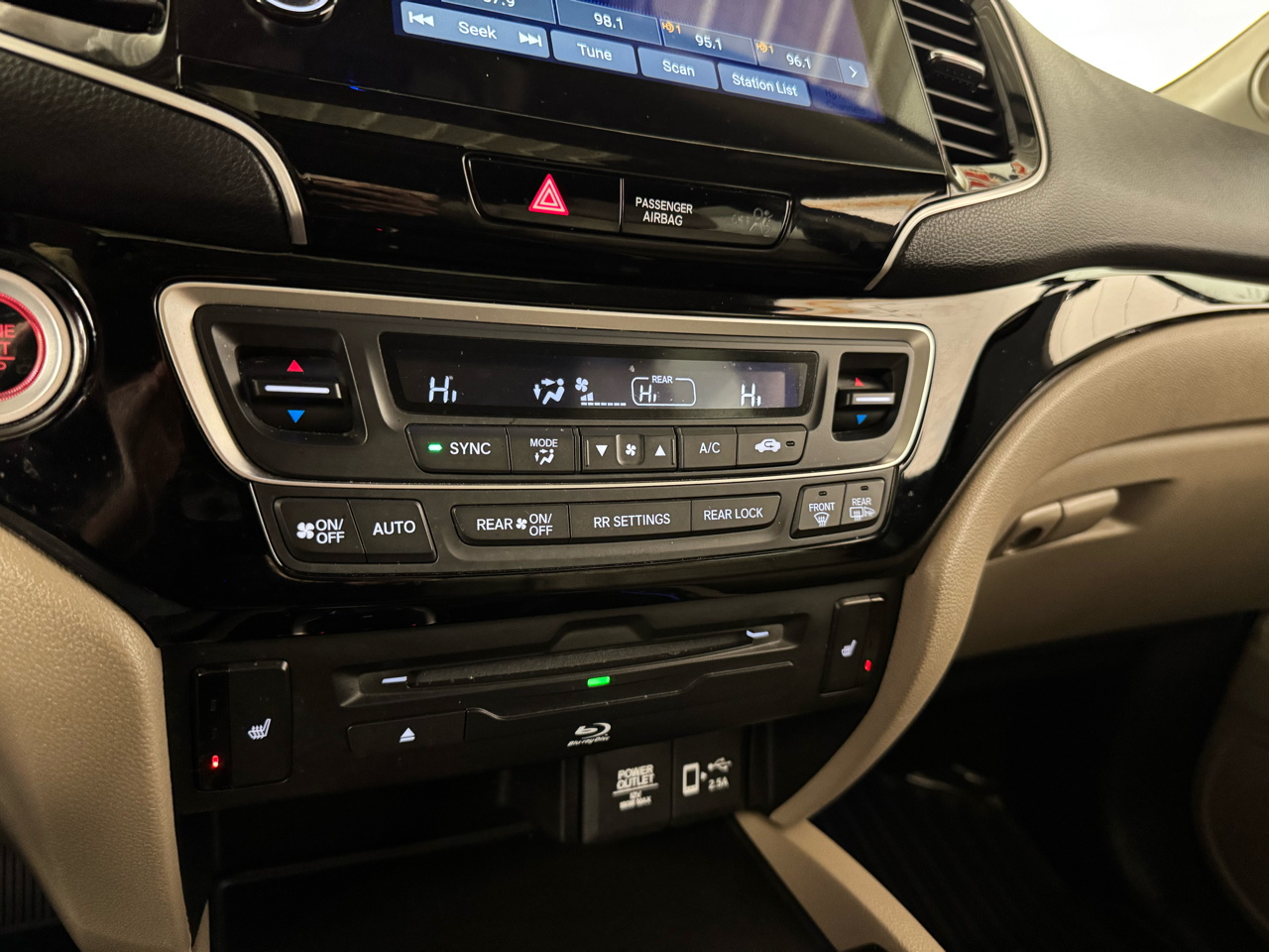 Honda Pilot Touring 8-Passenger AWD 2022