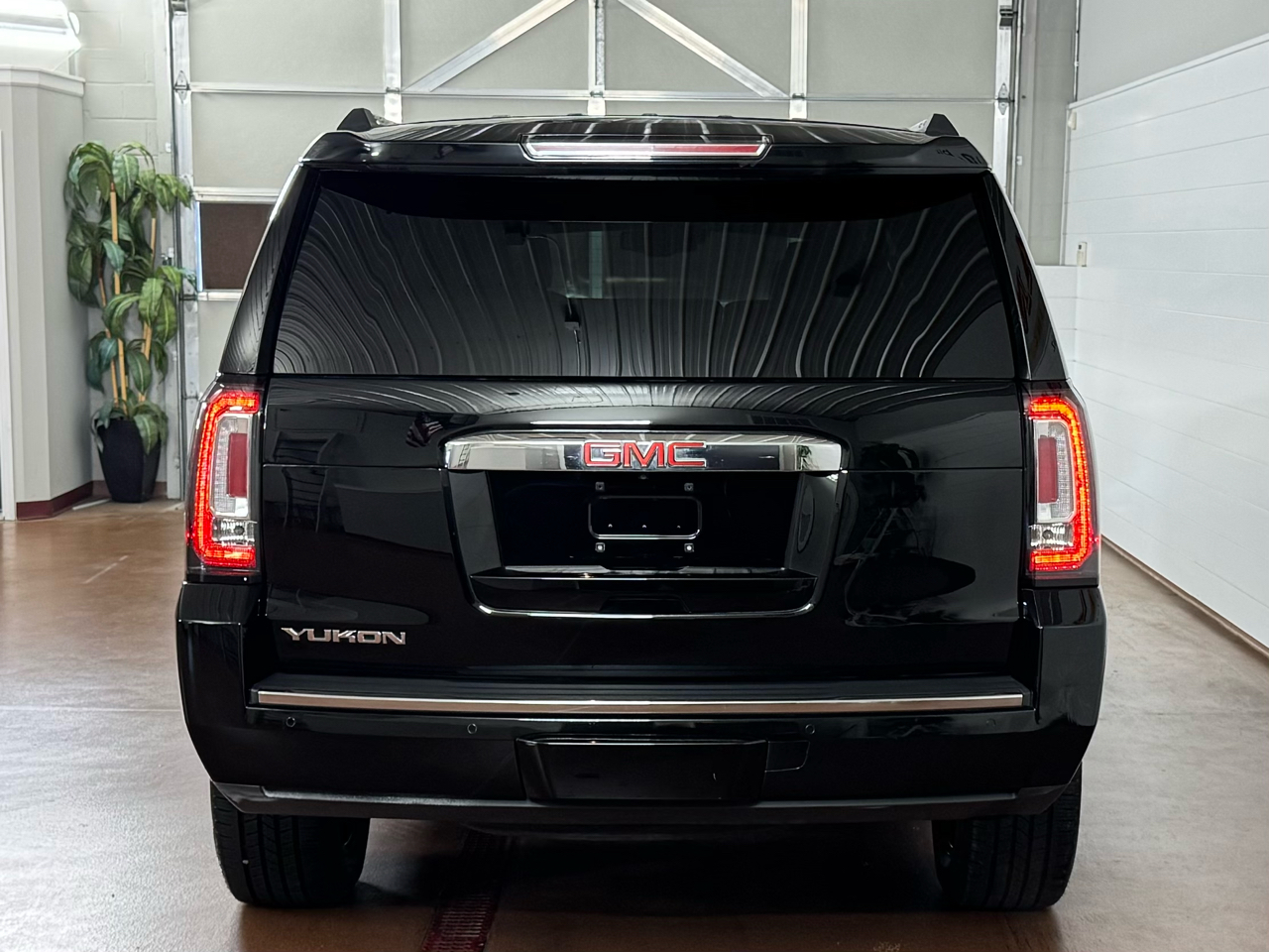 GMC Yukon Denali 4WD 2016